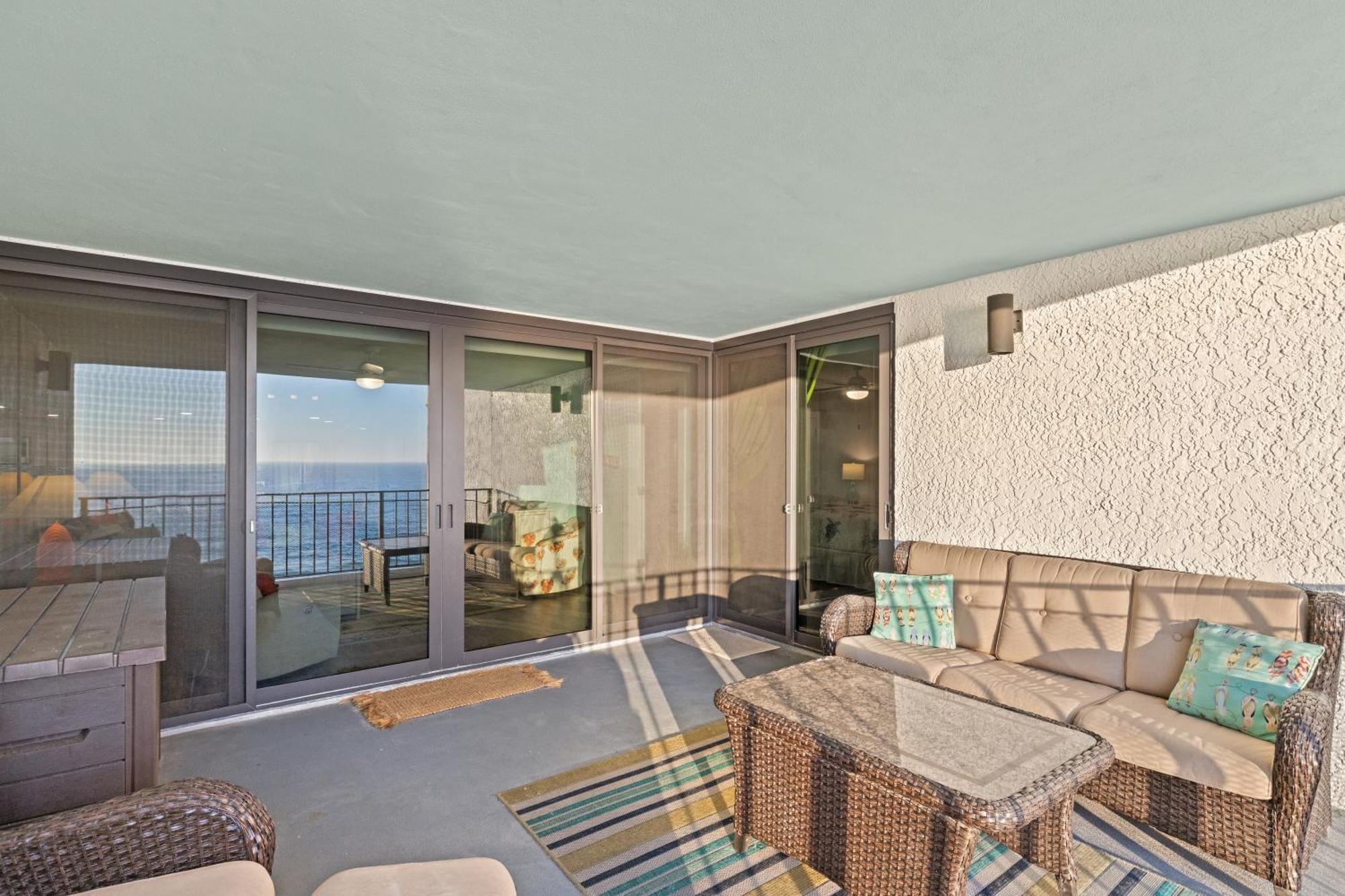 Watercrest Waves! Beachfront 2br/2ba Condo, Sleeps 8, Stunning Gulf Views! Holiday home