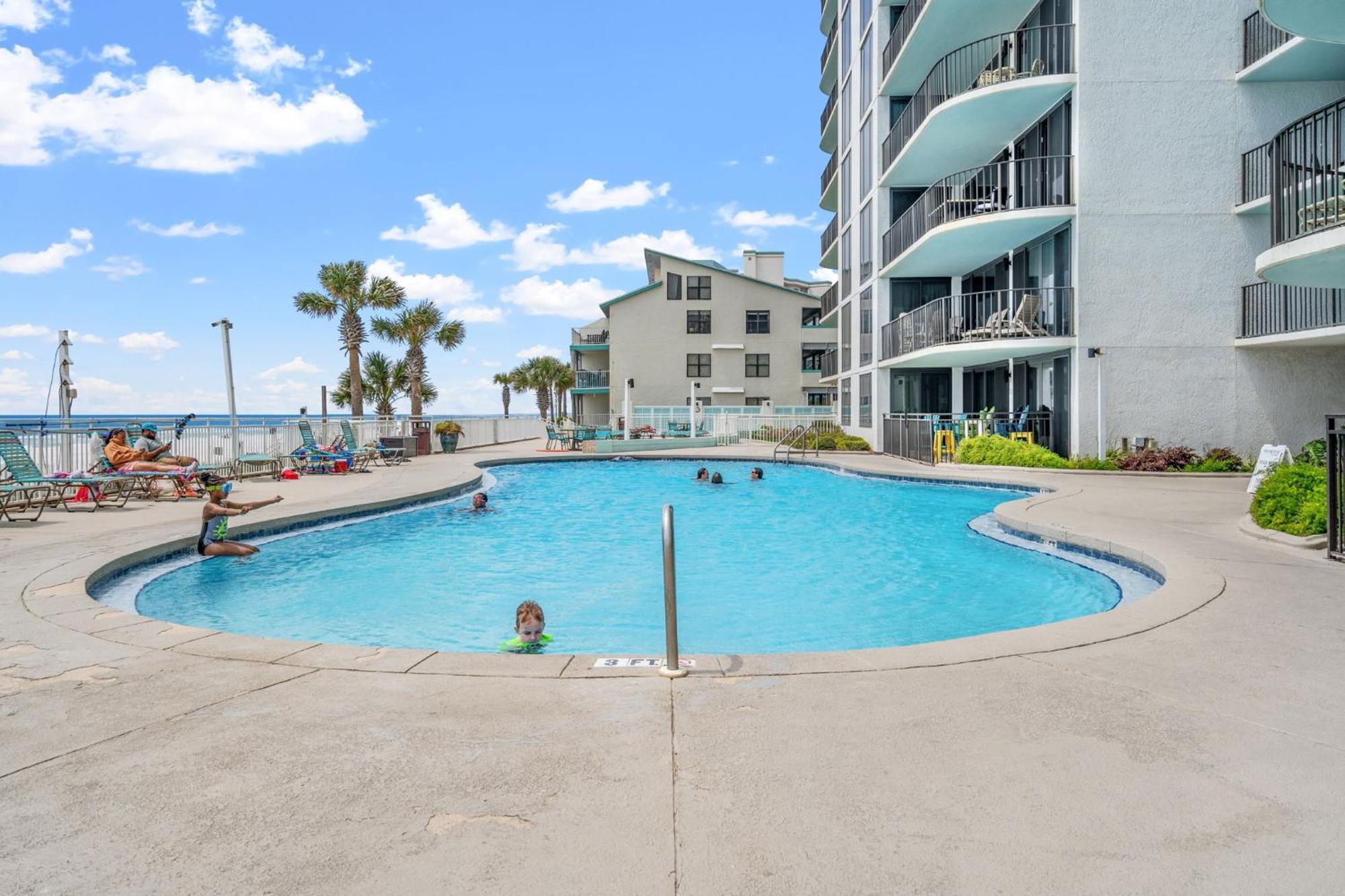 Watercrest Waves! Beachfront 2br/2ba Condo, Sleeps 8, Stunning Gulf Views! Holiday home *